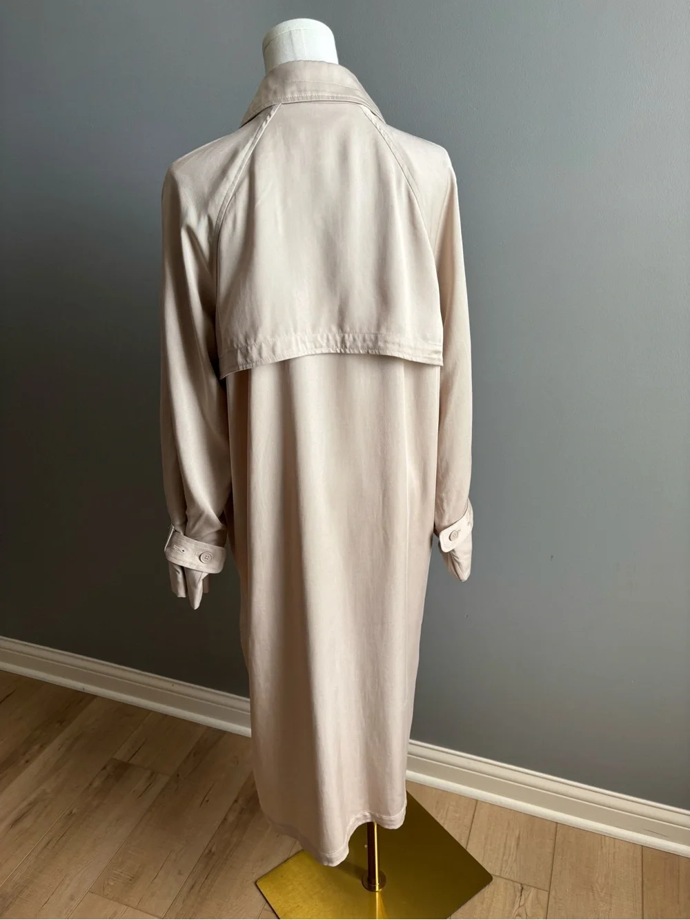 Elie Tahari Open Front Trench Coat With Clasp - Picture 8 of 9
